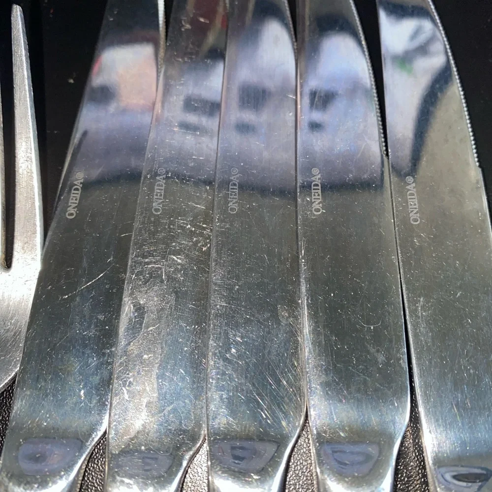 Oneida Mooncrest Elegant Stainless Steel 9 Piece Glossy Sleek Flatware Set